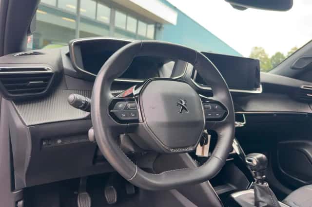 Peugeot 2008 (2023) thumbnail 5
