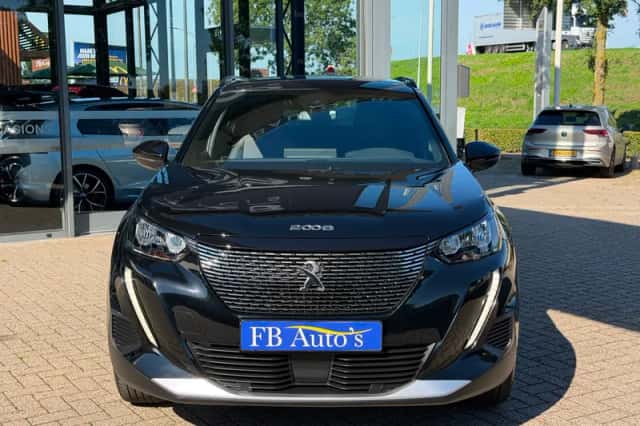 Peugeot 2008 (2023) thumbnail 2