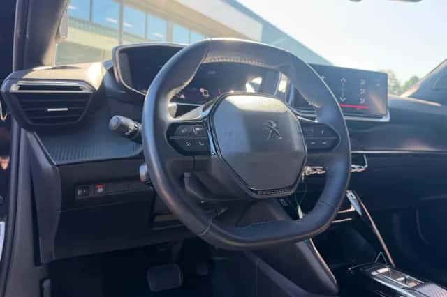 Peugeot 2008 (2023) thumbnail 5