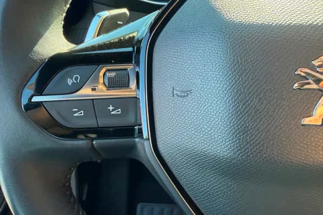 Peugeot 2008 (2023) thumbnail 6