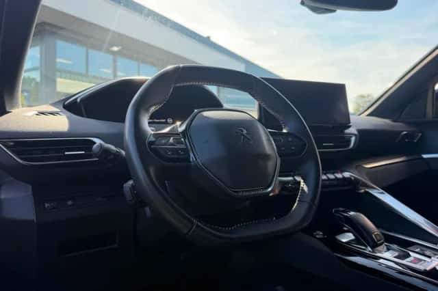 Peugeot 3008 (2023) thumbnail 5