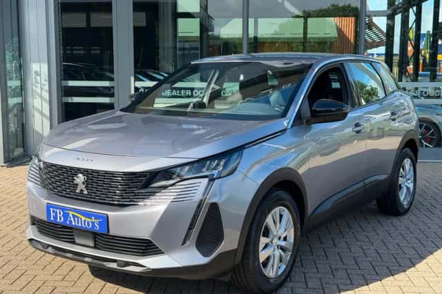 Peugeot 3008 (2023) thumbnail 3