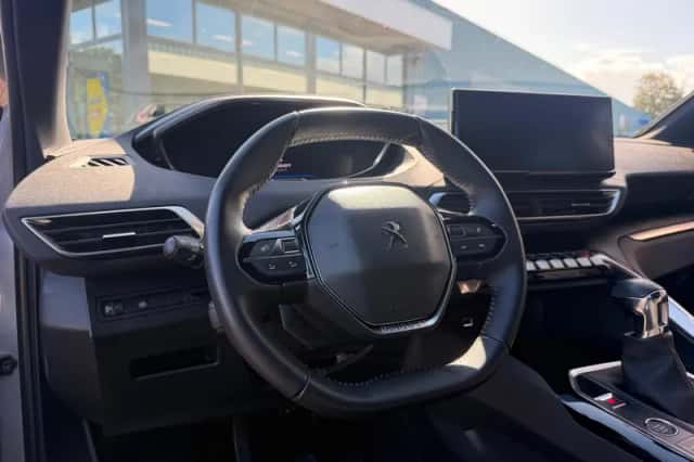 Peugeot 3008 (2023) thumbnail 5