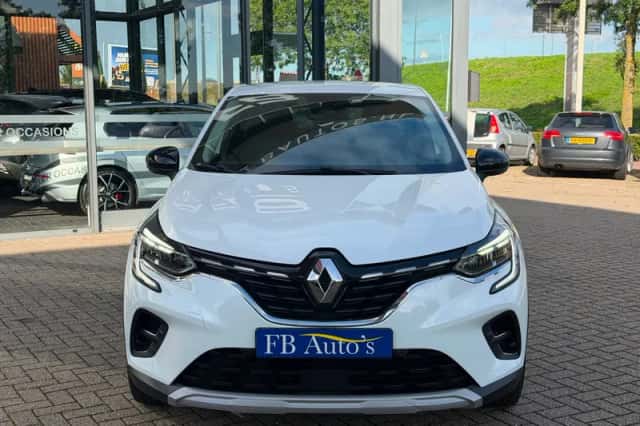 Renault Captur (2021) thumbnail 2