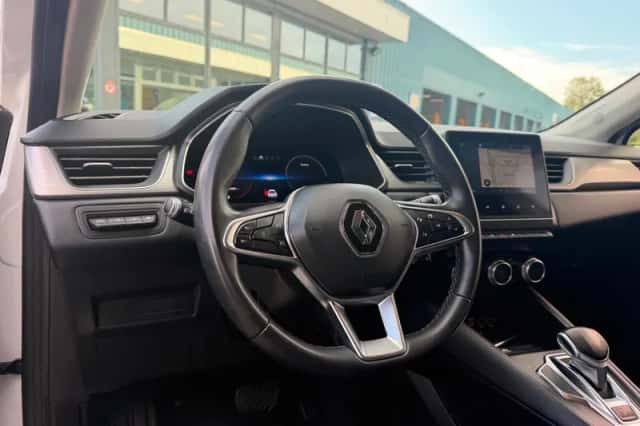 Renault Captur (2021) thumbnail 5
