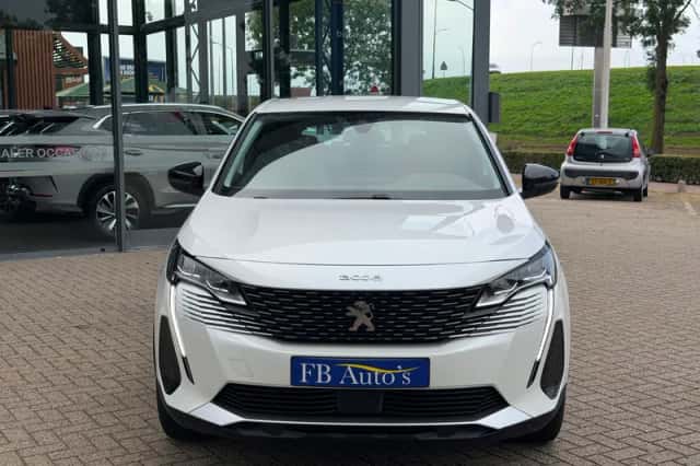 Peugeot 3008 (2022) thumbnail 2