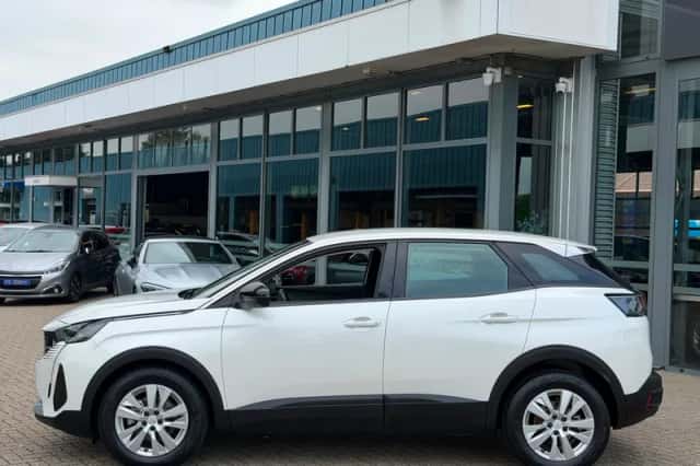 Peugeot 3008 (2022) thumbnail 4