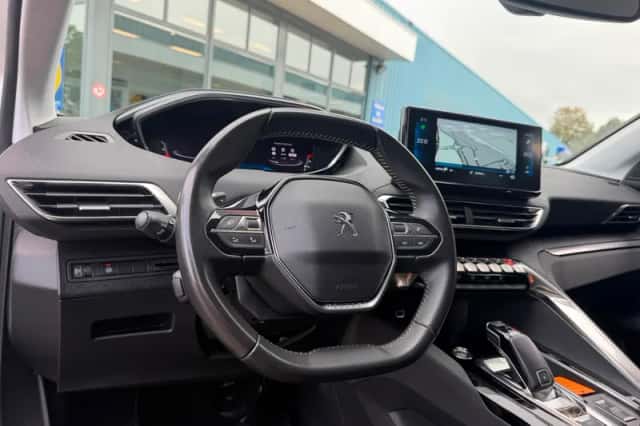 Peugeot 3008 (2022) thumbnail 5