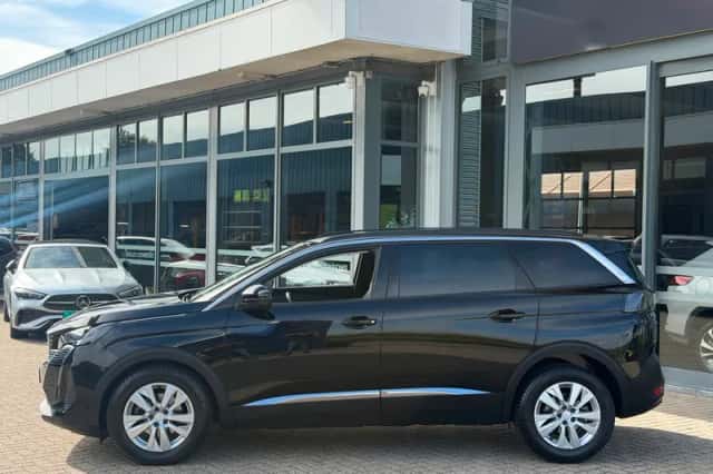 Peugeot 5008 (2023) thumbnail 4