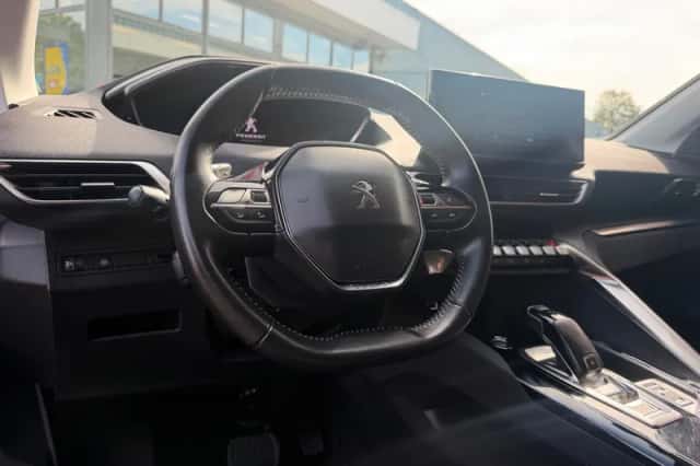 Peugeot 5008 (2023) thumbnail 5