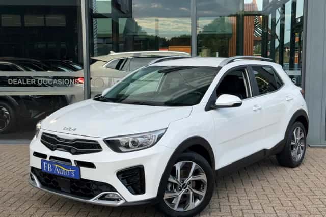 Kia Stonic (2024) thumbnail 1