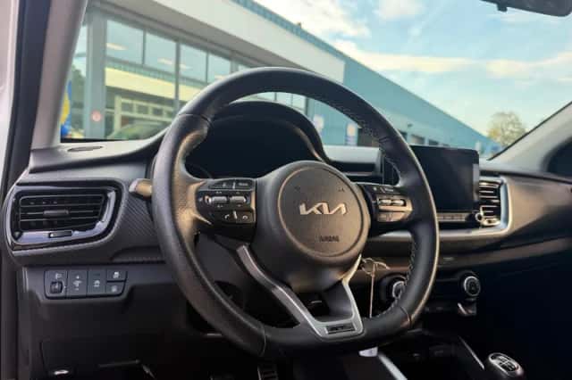 Kia Stonic (2024) thumbnail 5