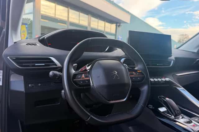 Peugeot 3008 (2022) thumbnail 5