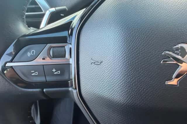 Peugeot 3008 (2022) thumbnail 6