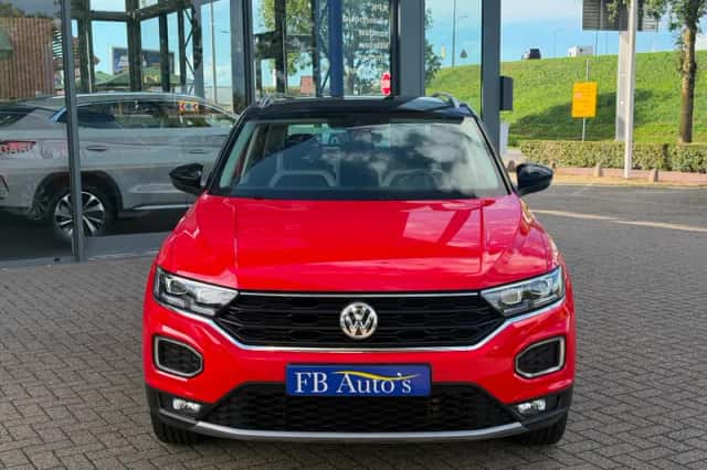 Volkswagen T-Roc (2020) thumbnail 2
