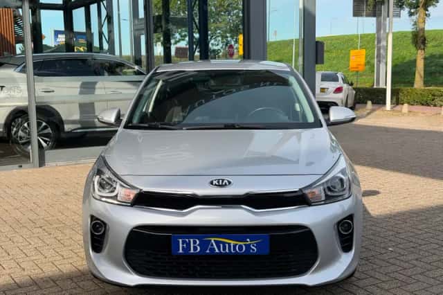 Kia Rio (2017) thumbnail 2