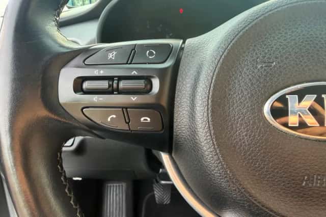 Kia Rio (2017) thumbnail 6