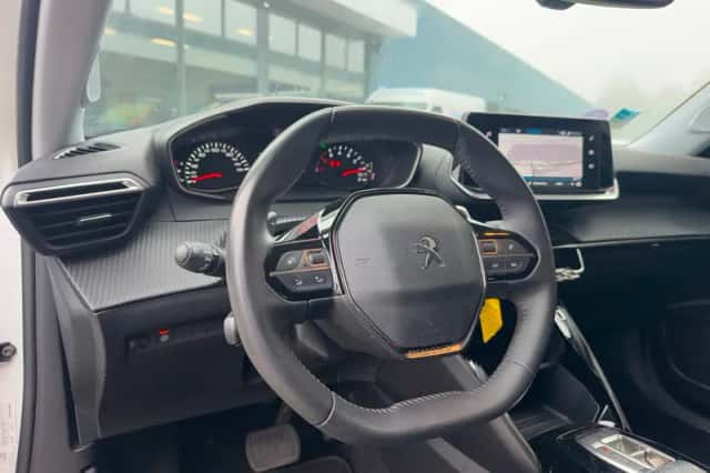 Peugeot 2008 (2022) thumbnail 3
