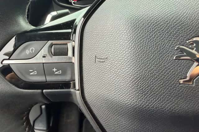 Peugeot 2008 (2022) thumbnail 4