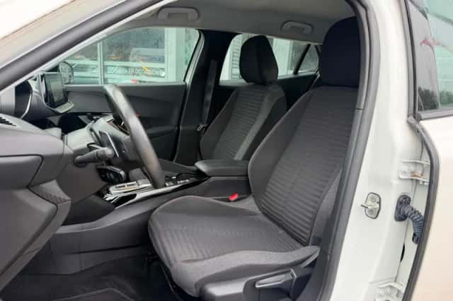 Peugeot 2008 (2022) thumbnail 6