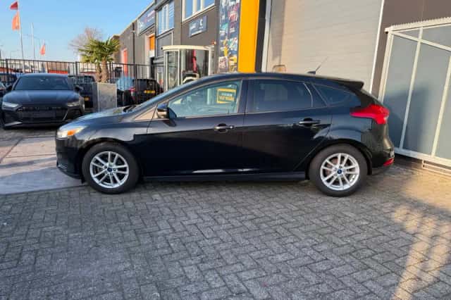 Ford Focus (2015) thumbnail 3