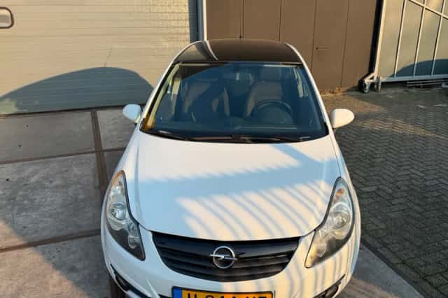 Opel Corsa (2010) thumbnail 2