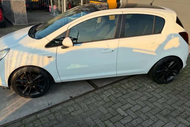 Opel Corsa (2010) thumbnail 3