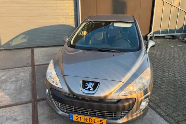 Peugeot 308 (2011) thumbnail 1