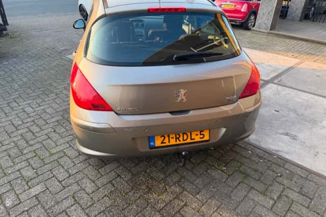 Peugeot 308 (2011) thumbnail 3