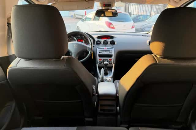 Peugeot 308 (2011) thumbnail 5