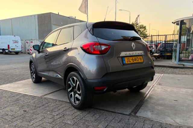 Renault Captur (2016) thumbnail 5