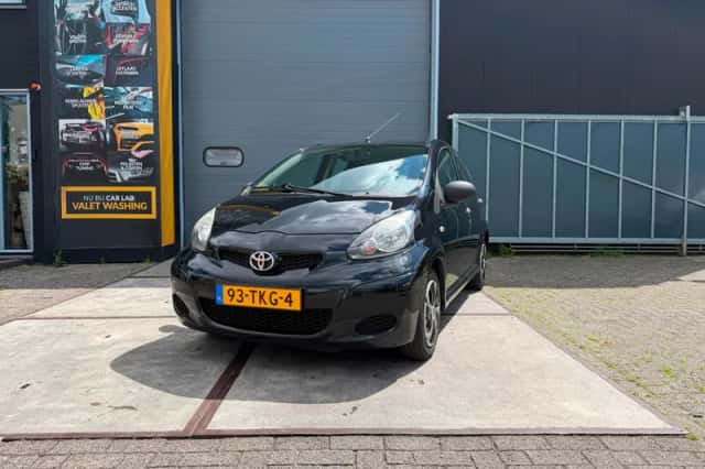 Toyota Aygo (2012) thumbnail 1
