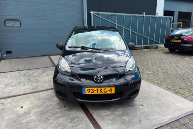 Toyota Aygo (2012) thumbnail 2