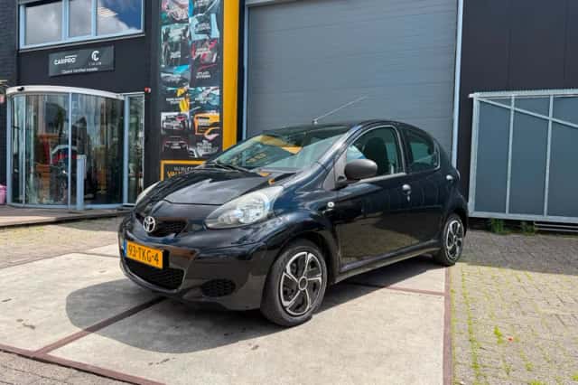 Toyota Aygo (2012) thumbnail 3