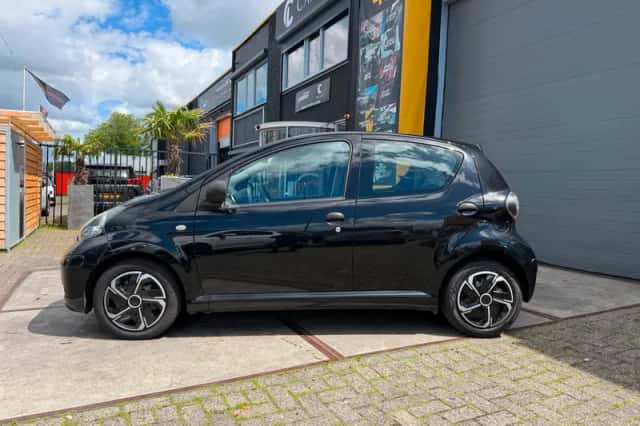 Toyota Aygo (2012) thumbnail 4