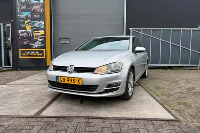 Volkswagen Golf (2015) thumbnail 1