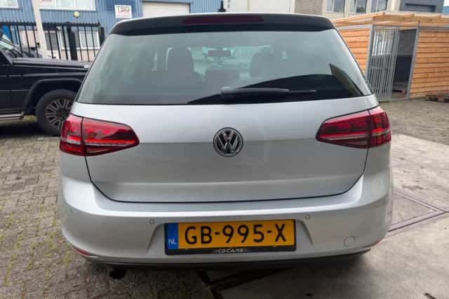 Volkswagen Golf (2015) thumbnail 5