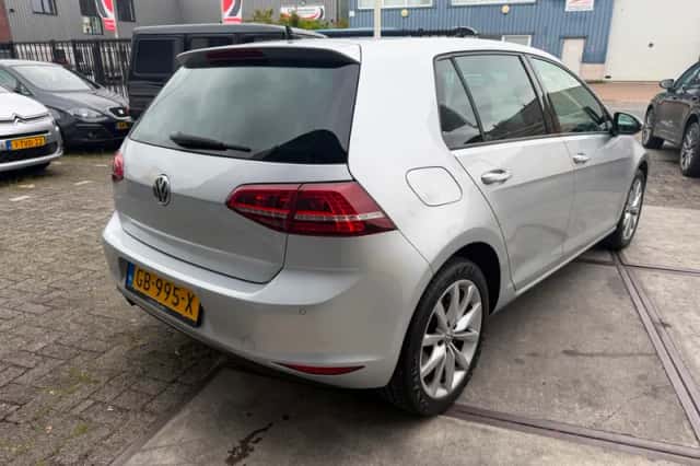 Volkswagen Golf (2015) thumbnail 6