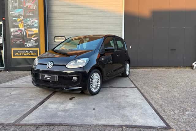 Volkswagen Up! (2015) thumbnail 1