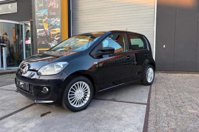 Volkswagen Up! (2015) thumbnail 2