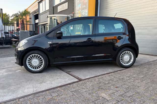 Volkswagen Up! (2015) thumbnail 3