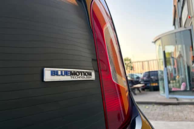 Volkswagen Up! (2015) thumbnail 6