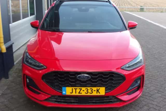 Ford Focus (2022) thumbnail 3
