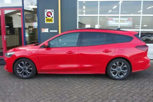 Ford Focus (2022) thumbnail 4