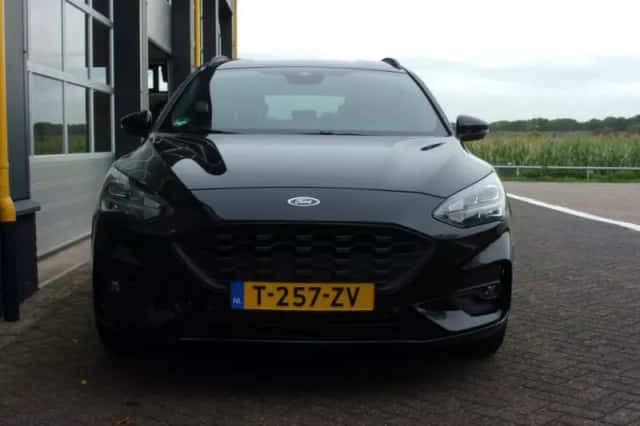 Ford Focus (2022) thumbnail 2