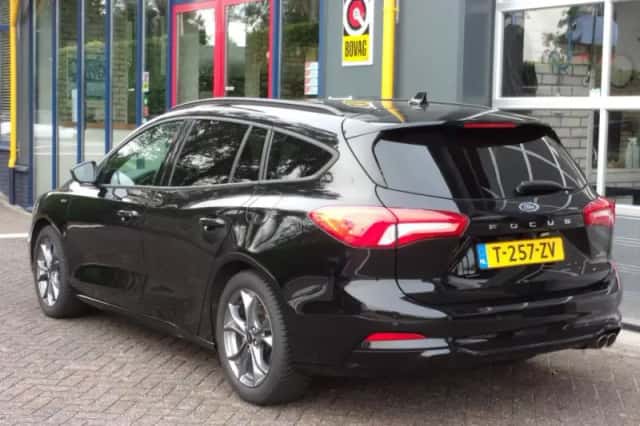 Ford Focus (2022) thumbnail 3