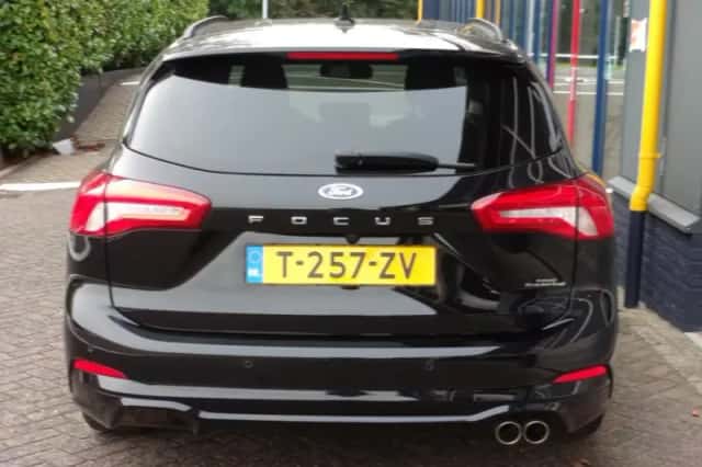 Ford Focus (2022) thumbnail 4