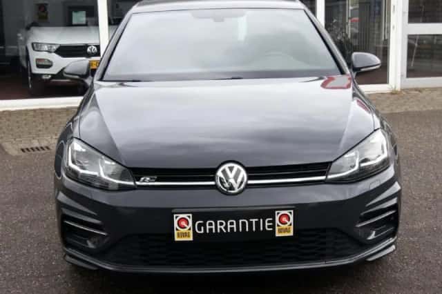 Volkswagen Golf (2017) thumbnail 2