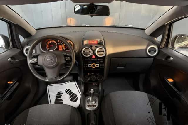 Opel Corsa (2008) thumbnail 3
