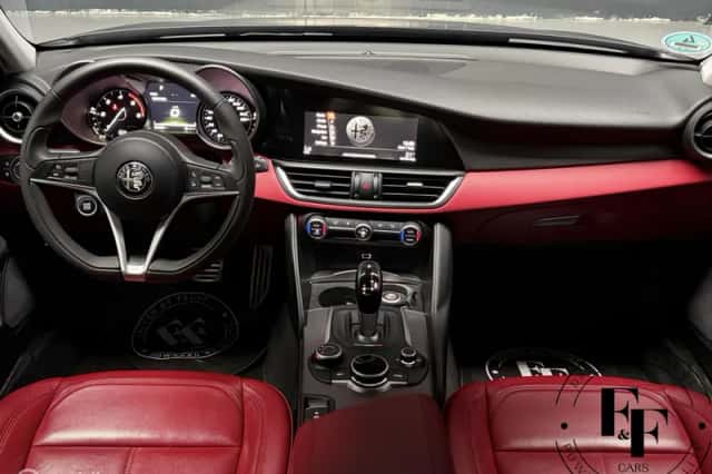 Alfa Romeo Giulia (2016) thumbnail 3